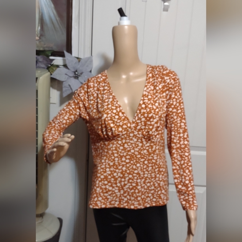 New condition floral blouse for women size XL